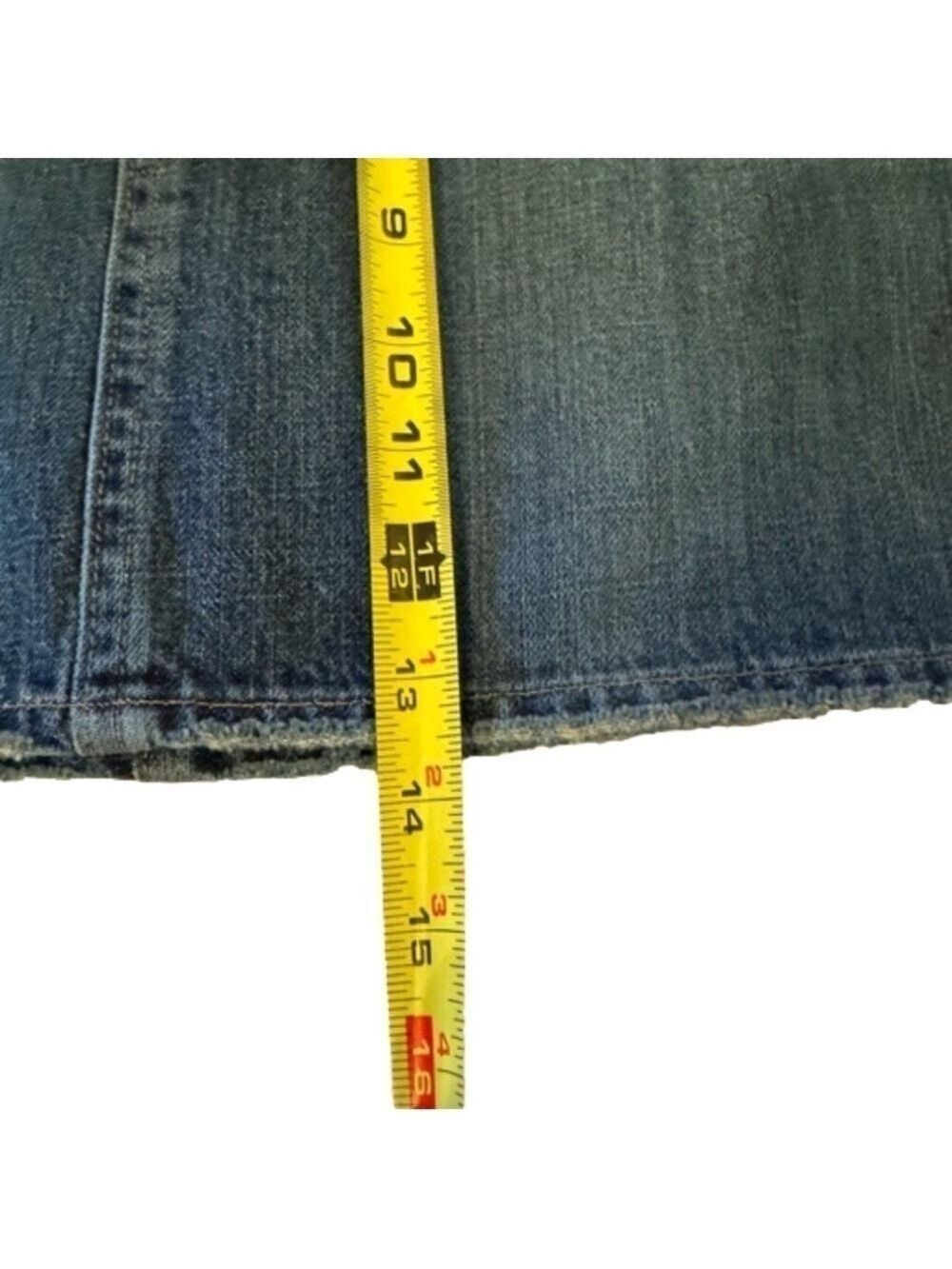 Old Navy Ultra  Distressed
Denim Skirt.
Excellent Condition
Size 2 Vintage - Picture 10 of 10